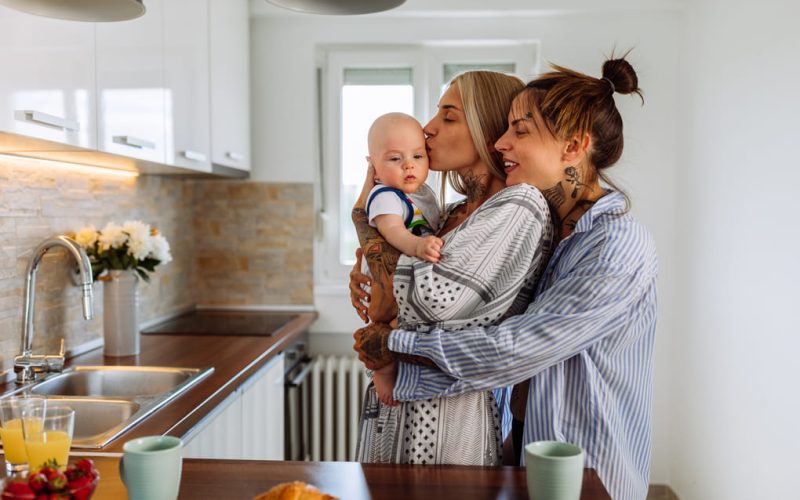 Subrogación para parejas del mismo sexo: información esencial en Uruguay